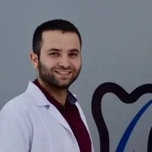 Dt. Hüseyin Çiçekler — Diş Hekimi, Selçuklu, Konya. Portre fotoğrafı.