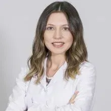 Dyt. Ayşen Temel Ünver — Diyetisyen. Portre fotoğrafı.