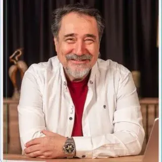 Prof. Dr. Yavuz Beşoğul — Kalp Ve Damar Cerrahisi, Pendik, İstanbul. Portre fotoğrafı.