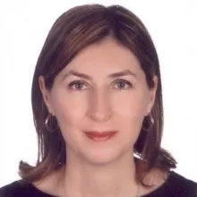 Doç. Dr. İlke Bahçeci Şimşek — Göz Hastalıkları, İstanbul. Portre fotoğrafı.