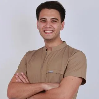 Dt. Mustafa Nas — Diş Hekimi, Mezitli, Mersin. Portre fotoğrafı.