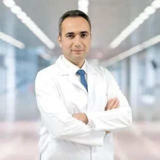 Doç. Dr. Kamil Yavuzer — Göz Hastalıkları, Van. Portre fotoğrafı.
