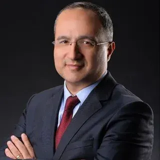Prof. Dr. Kemal Karapınar — Göğüs Cerrahisi, Kadıköy, İstanbul. Portre fotoğrafı.