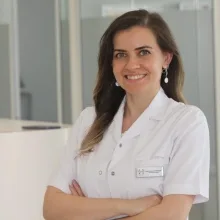 Uzm. Dt. Merve Terakye Aydın — Bursa. Portre fotoğrafı.