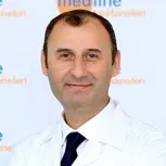 Uzm. Dr. Aydın Battal — Gastroenteroloji, Çukurova, Adana. Portre fotoğrafı.