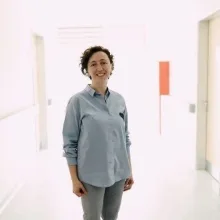 Op. Dr. Emel Kar Altundağ — Kadın Hastalıkları Ve Doğum, Bursa. Portre fotoğrafı.