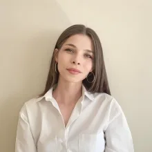 Psk. Esra Saraç Caniklioğlu — Psikoloji, İstanbul. Portre fotoğrafı.