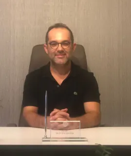 Prof. Dr. Mustafa Ünübol profilinde yer alan galeri fotoğrafı.