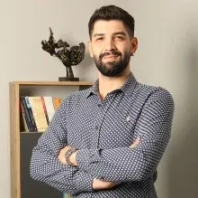 Psk. Kerem Eraydın — Psikoloji, Mersin. Portre fotoğrafı.