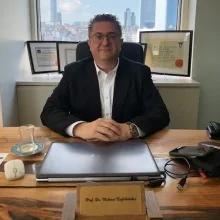 Prof. Dr. Mehmet Çağlıkülekçi — İstanbul. Portre fotoğrafı.