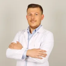 Uzm. Dt. Mesut Kurt — Diş Hekimi, Niğde. Portre fotoğrafı.