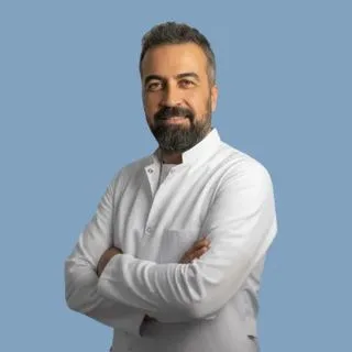 Op. Dr. Erhan Emre Karasulu — Kulak Burun Boğaz, Kuşadası, Aydın. Portre fotoğrafı.