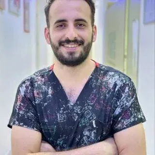 Dt. Barış Portakal — Diş Hekimi, İzmir. Portre fotoğrafı.