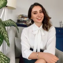 Uzm. Psk. Ayşegül Semerci — Psikoloji. Portre fotoğrafı.