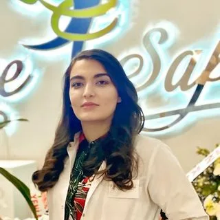 Dyt. Ayşe Safalı — Diyetisyen, Antalya. Portre fotoğrafı.