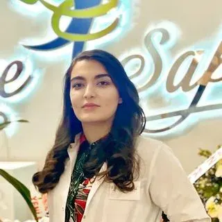 Dyt. Ayşe Safalı — Diyetisyen, Antalya. Portre fotoğrafı.