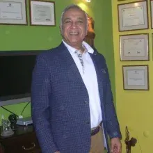 Prof. Dr. Mustafa Şengezer — Plastik Rekonstrüktif Ve Estetik Cerrahi, Ankara. Portre fotoğrafı.
