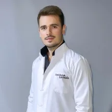 Dyt. Burak Sarıgöl — Diyetisyen, İstanbul. Portre fotoğrafı.