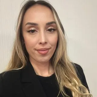 Psk. Ebru Erol — Psikoloji. Portre fotoğrafı.
