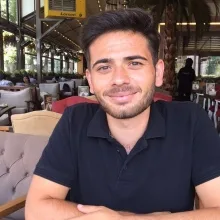 Fzt. Ali Can Özvural — Fizyoterapi Ve Rehabilitasyon. Portre fotoğrafı.