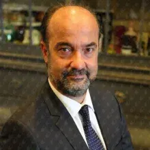 Prof. Dr. Ersin Erdoğan — Beyin Ve Sinir Cerrahisi, Ankara. Portre fotoğrafı.