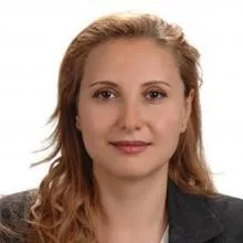 Kl. Psk. Dr. Ece Tınmazoğlu — Psikoloji, İstanbul. Portre fotoğrafı.