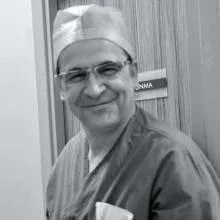 Op. Dr. Yılmaz Salatan — Üroloji, Bursa. Portre fotoğrafı.