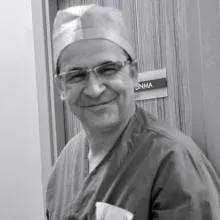 Op. Dr. Yılmaz Salatan — Üroloji, Bursa. Portre fotoğrafı.