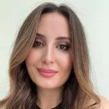 Psk. Huriye Demir — Psikoloji, Mersin. Portre fotoğrafı.