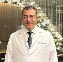 Dr. Dt. İlhan Metin Dağsuyu — Ortodonti, Şişli, İstanbul. Portre fotoğrafı.