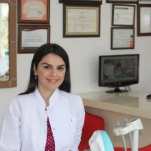 Dt. Esin Yaman Kıldıran — Diş Hekimi, Muratpaşa, Antalya. Portre fotoğrafı.