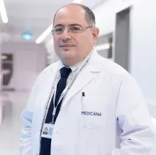 Prof. Dr. Taner Oruğ — Kadıköy, İstanbul. Portre fotoğrafı.