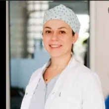 Dr. Dt. Yaren Keskin — Ağız Diş Ve Çene Cerrahisi, İstanbul. Portre fotoğrafı.