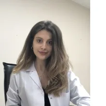 Dyt. Hatice İlayda Sertkaya — Diyetisyen, İstanbul. Portre fotoğrafı.