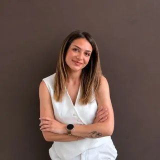 Dyt. Safire Arslan — Diyetisyen, İstanbul. Portre fotoğrafı.