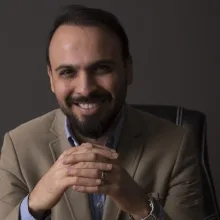 Op. Dr. Atilla Fesli — Plastik Rekonstrüktif Ve Estetik Cerrahi, Antalya. Portre fotoğrafı.