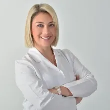 Op. Dr. Özge Öztürk — Kadın Hastalıkları Ve Doğum, Şehitkamil, Gaziantep. Portre fotoğrafı.