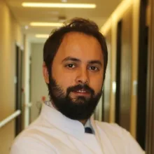 Op. Dr. Cemal Hacı — Kulak Burun Boğaz, İstanbul. Portre fotoğrafı.