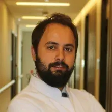 Op. Dr. Cemal Hacı — Kulak Burun Boğaz, İstanbul. Portre fotoğrafı.