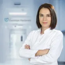 Uzm. Dr. Gökçe Nur Öztürk — Çocuk Sağlığı Ve Hastalıkları, Nilüfer, Bursa. Portre fotoğrafı.