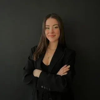 Dyt. Selen Şenman — Diyetisyen, İstanbul. Portre fotoğrafı.