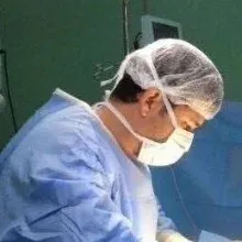 Op. Dr. Tahsin Saygı — Beyin Ve Sinir Cerrahisi, İstanbul. Portre fotoğrafı.