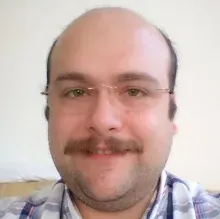Dt. Aslan Murat İspir — Diş Hekimi, Adana. Portre fotoğrafı.