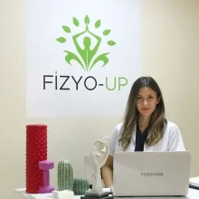 Fzt. Derya Aydın — Fizyoterapi Ve Rehabilitasyon, Kocaeli. Portre fotoğrafı.