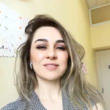 Uzm. Dr. Sibel Bolluk — Psikiyatri, İstanbul. Portre fotoğrafı.