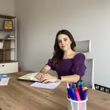 Dkt. Emine Yaren Altınbaş — Dil ve Konuşma Terapisi, Ankara. Portre fotoğrafı.