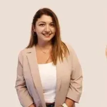Dkt. Tuğçe Selin Bakit Kurşun — Dil ve Konuşma Terapisi, Balıkesir. Portre fotoğrafı.