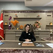 Psk. Yeliz Yeşilyurt Yetişkin — Psikoloji. Portre fotoğrafı.