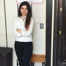 Dyt. Nazlı Koç — Diyetisyen, Denizli. Portre fotoğrafı.