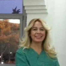 Dt. Ayten Dinçer Tekiner — Diş Hekimi, Denizli. Portre fotoğrafı.